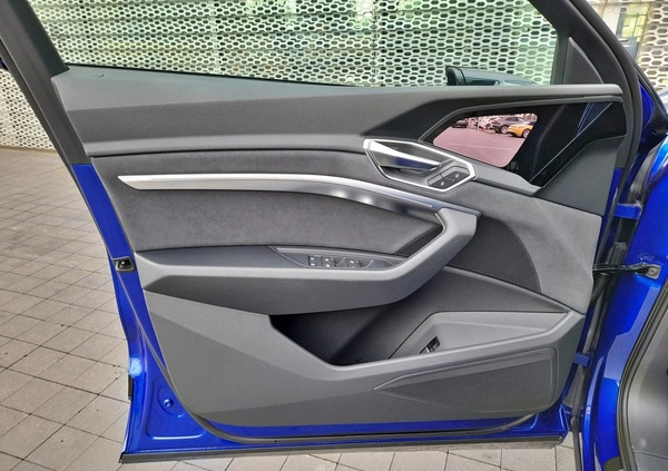 Audi e-tron cena 299900 przebieg: 8135, rok produkcji 2023 z Nisko małe 781